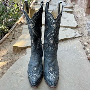 Cowgirl boots perfect for dancing!